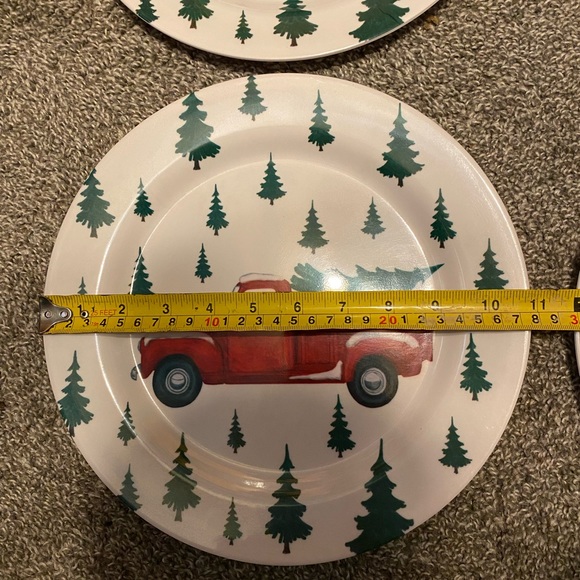 Set of 4 Plastic Christmas Plates - Picture 3 of 4